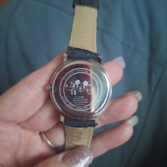 Vintage Disney Special Editiom Men's Black Watch with Character Dial - Picture 4 of 7